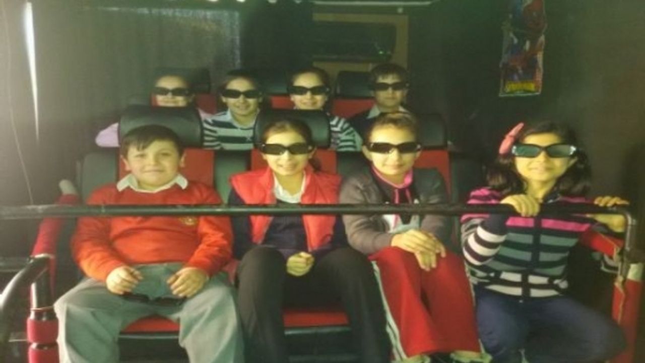 Saltukova Gazi Ortaokulu Öğrencileri 12 Boyutlu Sinema Keyfini Yaşadılar 