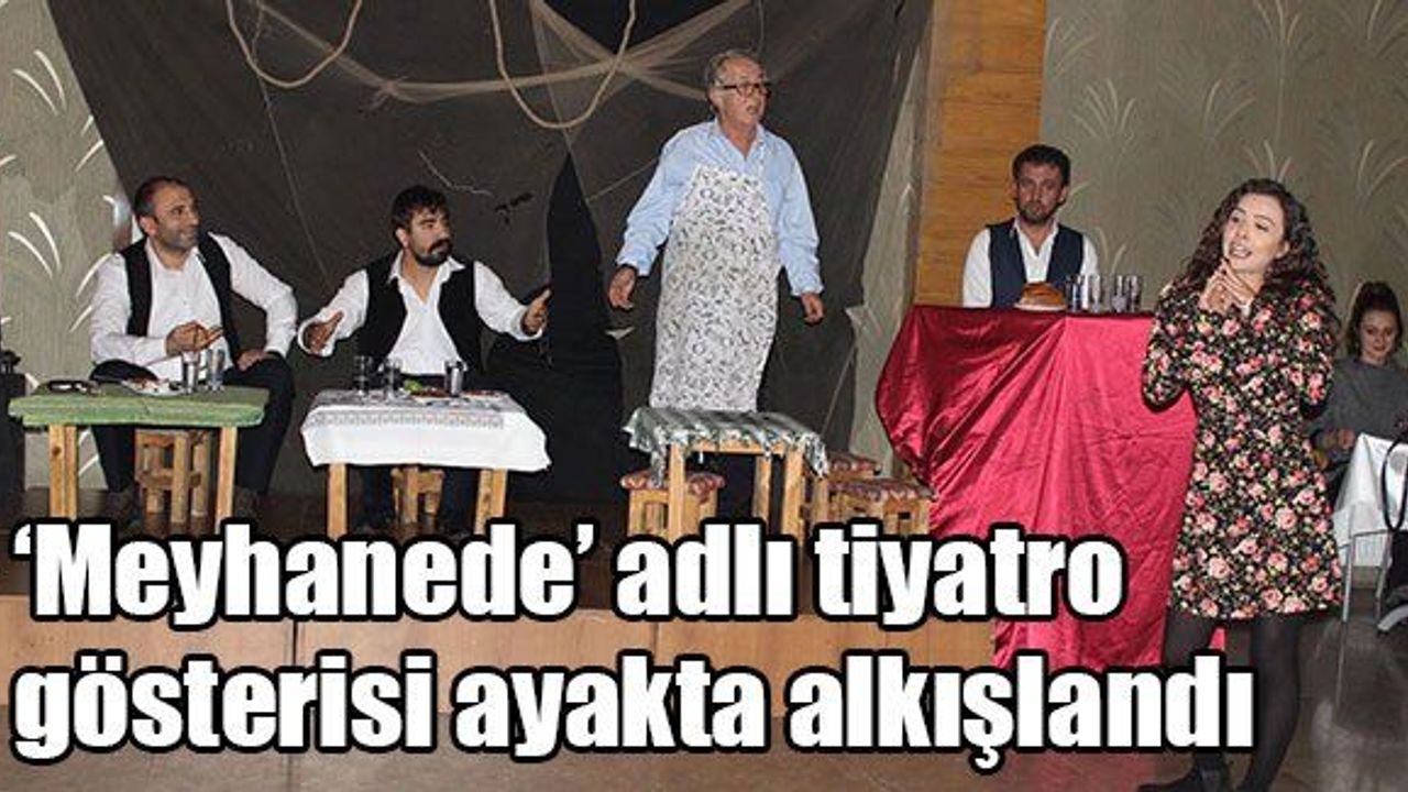 Seyirciyi sahne ortamına dahil eden tiyatro gösterisi ayakta alkışlandı…