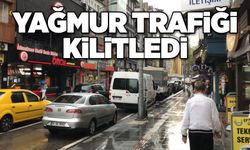 Yağmur trafiği kilitledi