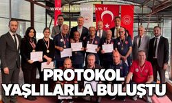 Protokol yaşlılarla buluştu