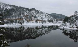 Sünnet Gölü’nde kış güzelliği