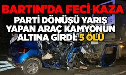 Parti dönüşü yarış yapan araç kamyonun altına girdi: 5 ölü