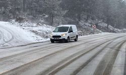 Yüksek kesimlerde kar yağışı sürüyor