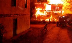 Kastamonu’da alevlere teslim olan ev kullanılamaz hale geldi