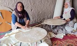 42 yıldır sattığı bez bebekler için 5 dil öğrendi