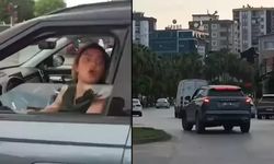 Otomobiliyle motosikletine çarptığı kuryenin kaskını ezip kaçtı
