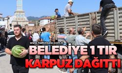 Belediye 1 tır karpuz dağıttı