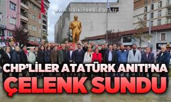 CHP’liler Atatürk Anıtı’na çelenk sundu