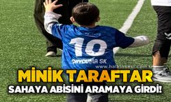 Minik taraftar sahaya abisini aramaya girdi!