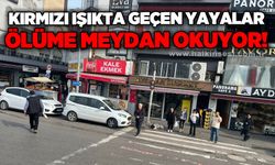 Kırmızı ışıkta geçen yayalar ölüme meydan okuyor!