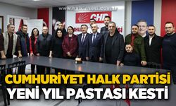 CHP Zonguldak  yeni yıl pastası kesti