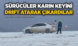 Sürücüler karın keyfini drift atarak çıkardılar