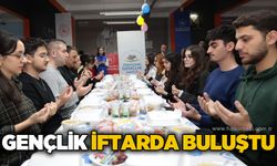 Gençlik iftarda buluştu