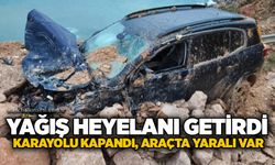 Yağış heyelanı getirdi: Karayolu kapandı, araçta yaralı var