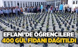 Eflani’de öğrencilere 400 gül fidanı dağıtıldı