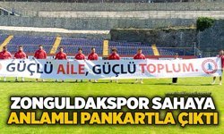 Zonguldakspor sahaya anlamlı pankartla çıktı..