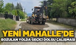 Yeni Mahalle’de bozulan yolda geçici dolgu çalışması