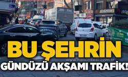 Bu şehrin gündüzü akşamı trafik!