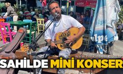 Sahilde mini konser ilgi gördü