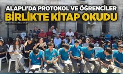 Alaplı'da protokol ve öğrenciler birlikte kitap okudu