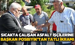 200 derece sıcakta çalışan asfalt işçilerine Başkan Posbıyık'tan tatlı ve meşrubat ikramı