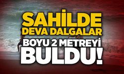 Sahilde dev dalgalar: Dalga boyu 2 metreyi buldu!