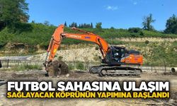Futbol sahasına ulaşım sağlayacak köprünün yapımına başlandı