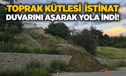 Toprak kütlesi istinat duvarını aşarak yola indi!