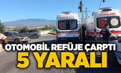 Otomobil refüje çarptı: 5 yaralı