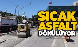 Sıcak asfalt dökülüyor