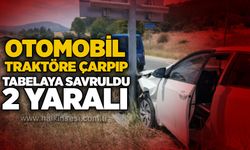 Otomobil traktöre çarpıp tabelaya savruldu: 2 yaralı