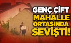 Genç çifti mahalle ortasında sev*şti!