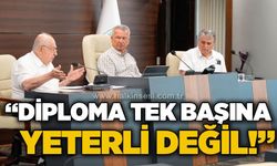 Tınaz Titiz: "Diploma tek başına yeterli değil, geleceğin anahtarı mikro-yetkinlikler"