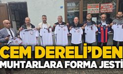 Cem Dereli'den muhtarlara forma jesti