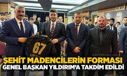 Şehit Madencilerin Forması Genel Başkan Yıldırım’a takdim edildi