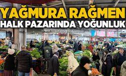 Yağmura rağmen halk pazarında yoğunluk