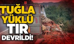 Tuğla yüklü tır devrildi!