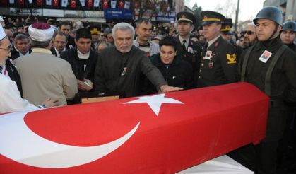 Şehit Çakar'ı binler uğurladı