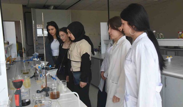 Üniversitesi sınavı öncesinde Düzce Üniversitesi’ni inceledi