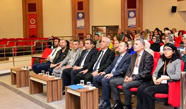 Kastamonu Üniversitesi’nde Dijital Yeterlilik Konferansı ve Çalıştayı yapıldı