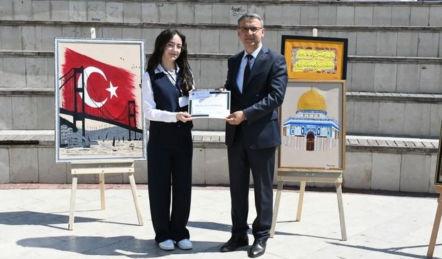 Öğrenciler tarafından yapılan resimler sergilendi