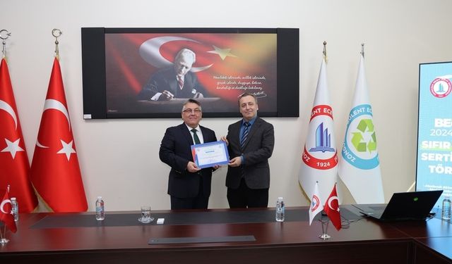 BEUN’da Sıfır Atık kapsamında en başarılı birimlere bayrak ve sertifika ödülü