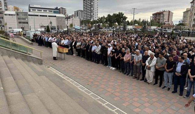 Feci kazada ölen çocuk gözyaşları arasında toprağa verildi