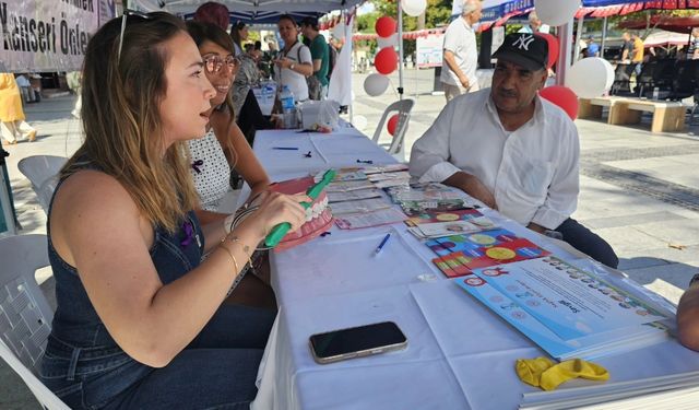 Sağlık sokağa indi