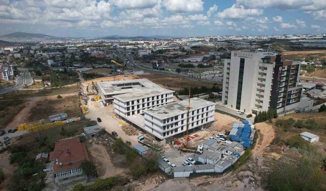 Çiftçi, yapımı devam eden projeleri inceledi