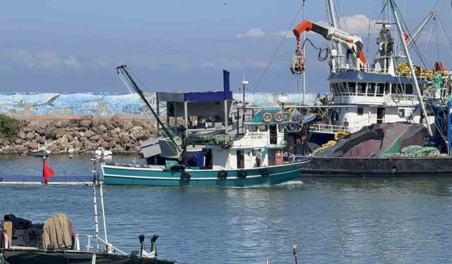 Balıkçılar, bol hamsi avı için havanın soğumasını bekliyor