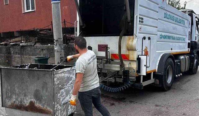 Dilovası’nda çöp konteynerleri dezenfekte ediliyor