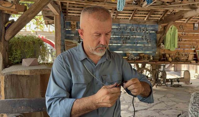 Çocukluk hobisini sanata dönüştürdü