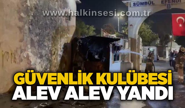 Güvenlik kulübesi alev alev yandı