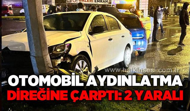 Otomobil aydınlatma direğine çarptı: 2 yaralı